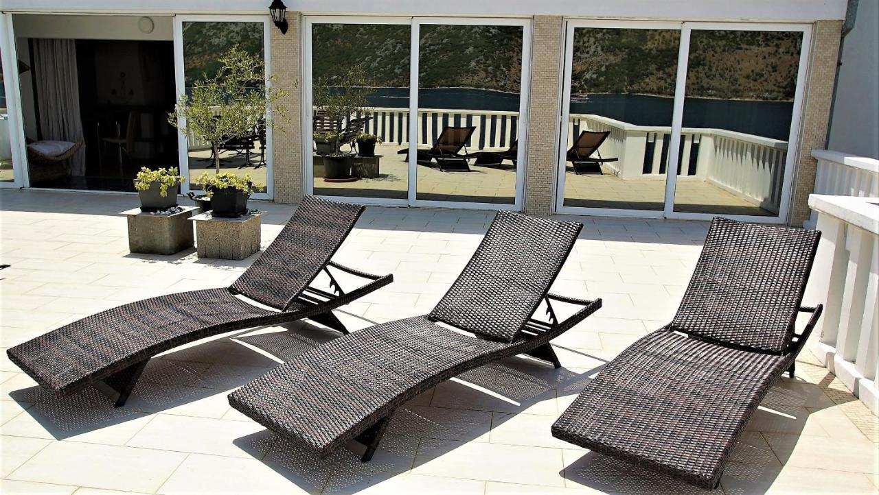 קוטור Penthouse Stoliv New Spa-Pool Villa Is Located 5M From The Sea, Exclusive Terrace,Private Jetty Wih Sunbeds, Pebble Beach, Secluded Location Total Area 375M2 At Your Disposal מראה חיצוני תמונה