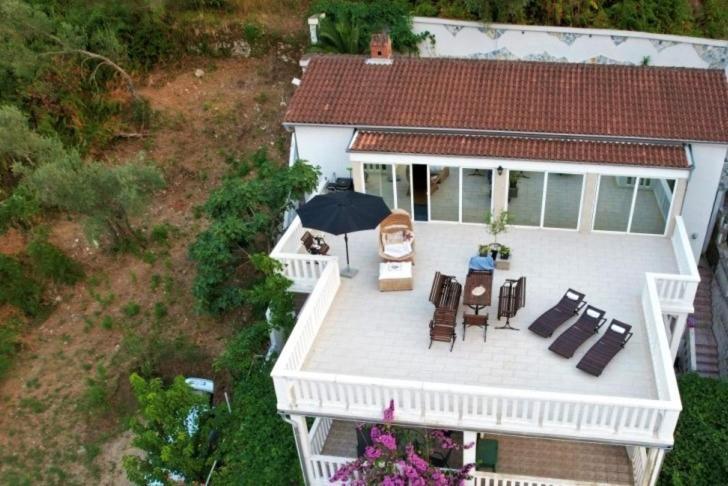 קוטור Penthouse Stoliv New Spa-Pool Villa Is Located 5M From The Sea, Exclusive Terrace,Private Jetty Wih Sunbeds, Pebble Beach, Secluded Location Total Area 375M2 At Your Disposal מראה חיצוני תמונה